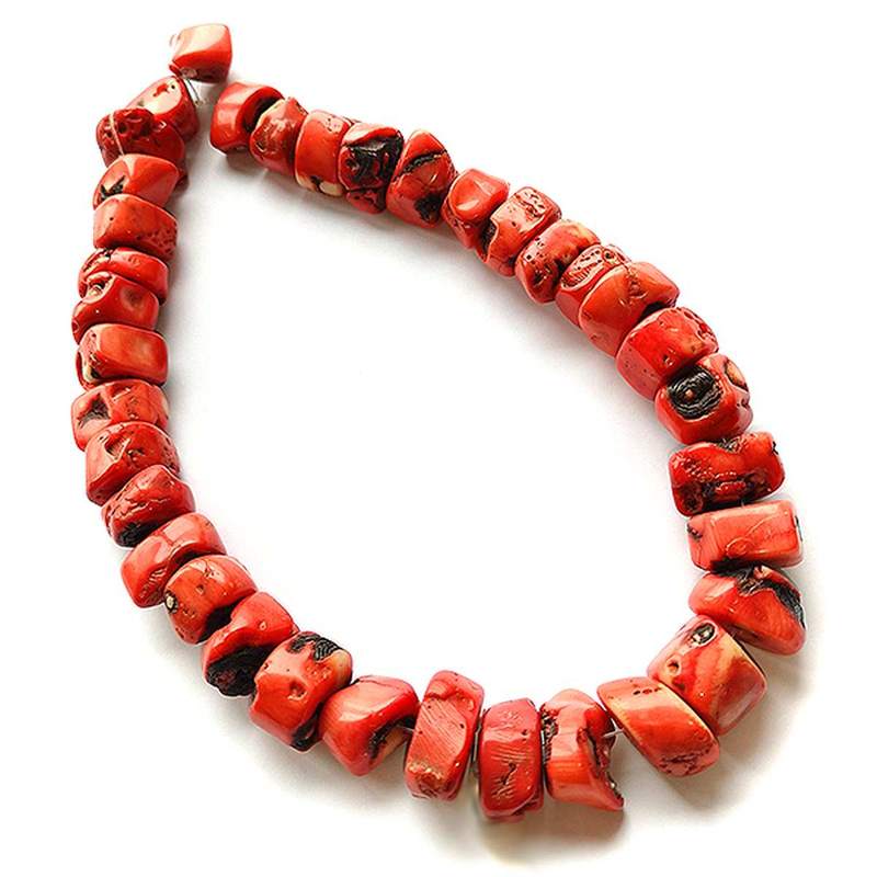 Collier en corail bambou rouge.