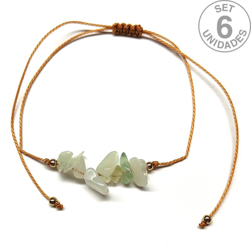 Jade chip bracelet on adjustable beige thread. Set 6 Un.