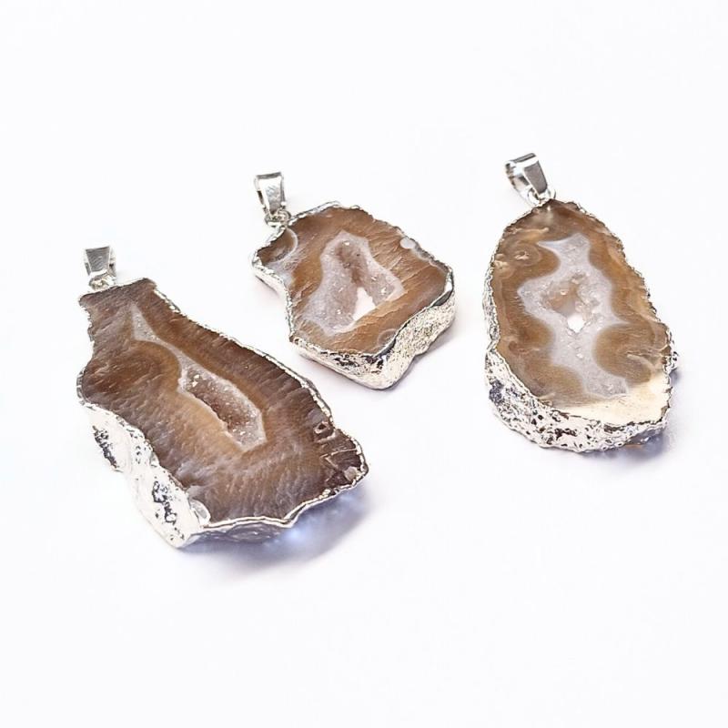 Pendentif en Agate (marron) avec bordure argentée. Set 3 Un.