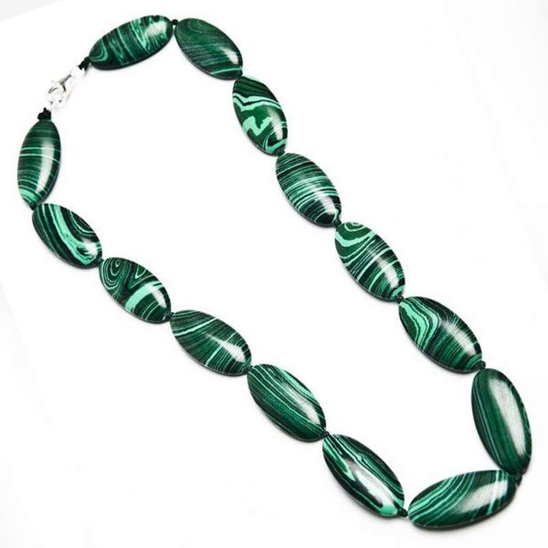 Collier Imitation Malachite Forme Ovale.
