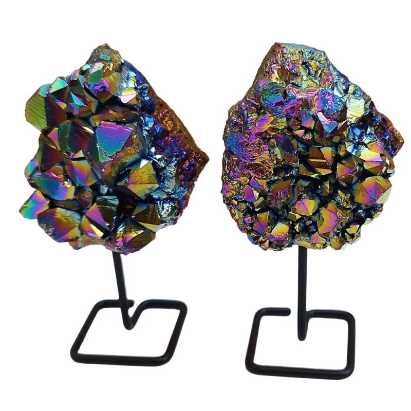 Quartz Aura Arc-en-ciel Druse avec pied en métal.