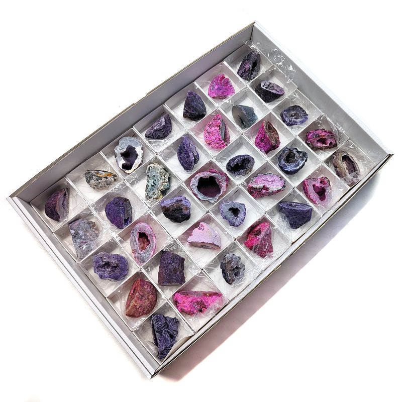 Quartz Geodes (dyed in different colors). 35un.