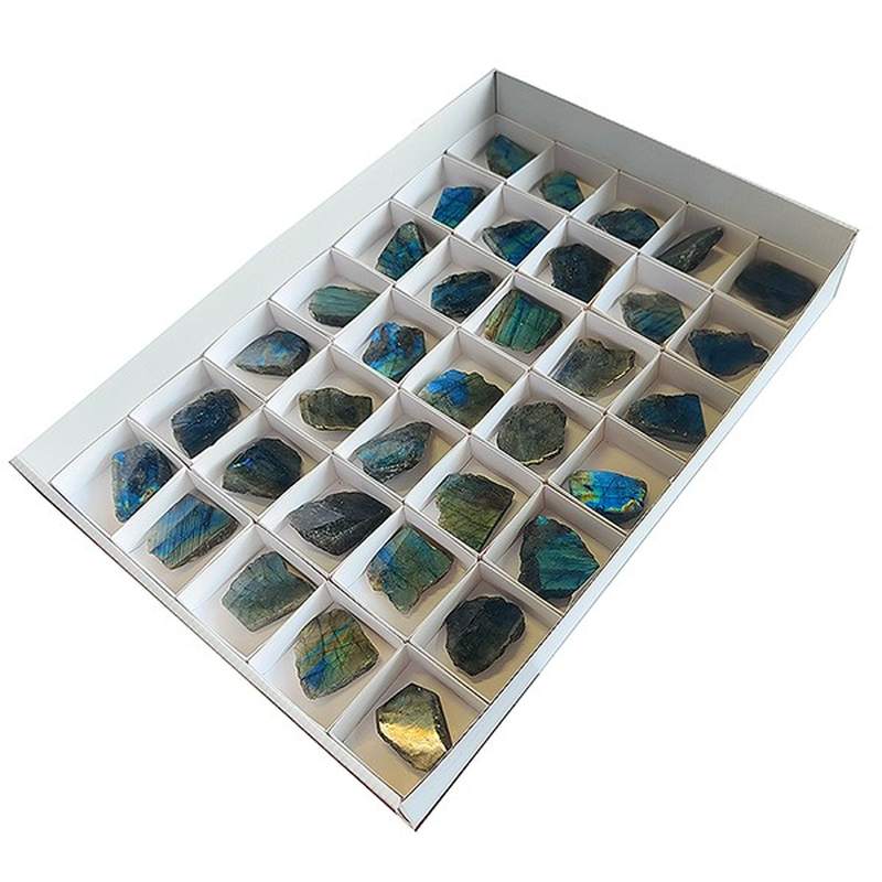 Labradorite (Madagascar). Lot 35u.
