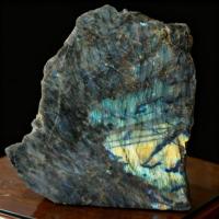 Labradorite (une face polie) et base taillé de 8,5 kg
