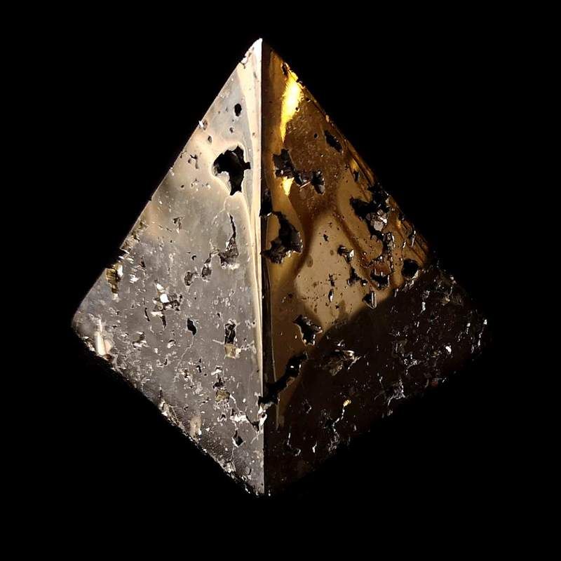 Pirámide de Pirita. 5x5cm