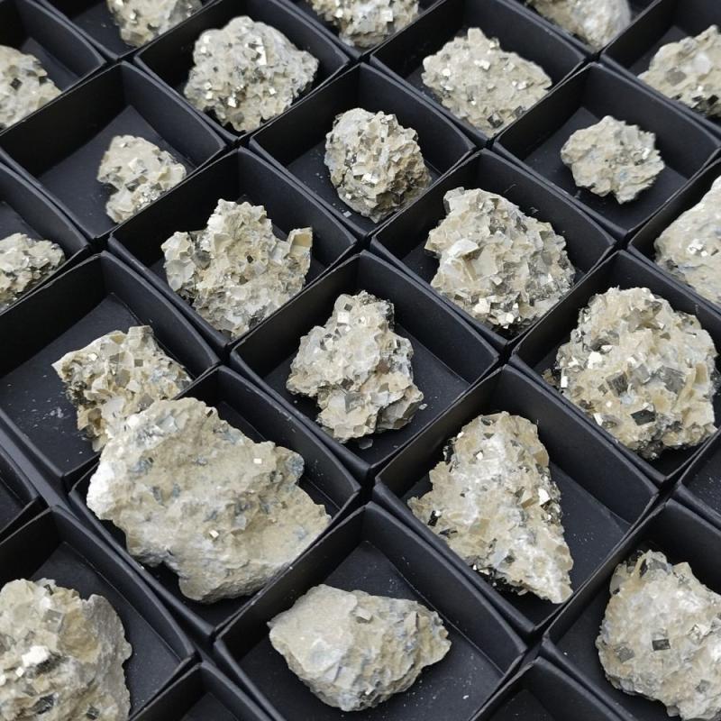 Cristales de Pirita sobre Matriz. Set 54 unidades