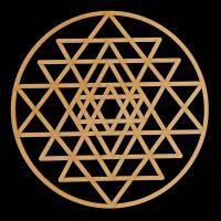 Símbolo Sri Yantra en madera.
