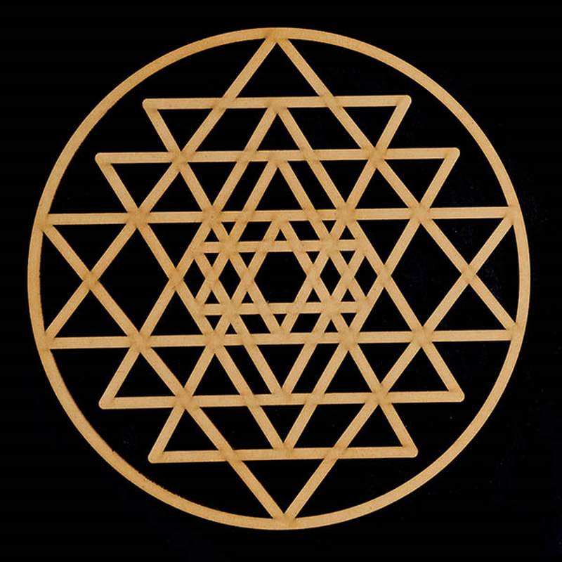Símbolo Sri Yantra en madera.